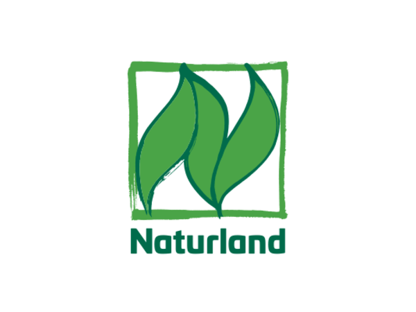 Das Naturland-Logo mit illustrierten grünen Blättern.