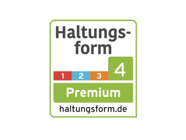 Das grüne Haltungsformstufe 4 Label mit der Aufschrift „Haltungsform 4, Premium, haltungsform.de“.