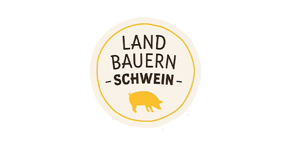 Das Logo zeigt die Aufschrift „Landbauern Schwein“ und ein kleines illustriertes Schwein. 