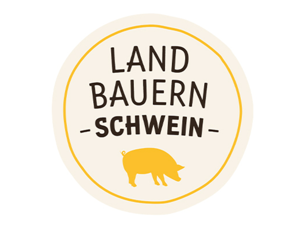 Das Logo zeigt die Aufschrift „Landbauern Schwein“ und ein kleines illustriertes Schwein. 