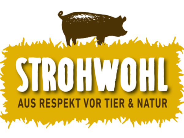 Das Logo zeigt ein illustriertes Schwein auf Stroh. Auf dem Stroh steht „Strohwohl. Aus Respekt vor Tier und Natur.“ 
