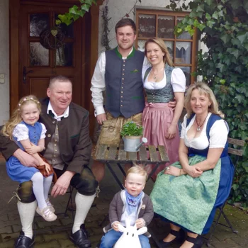 Ein Gruppenbild der Familie Keller vom Jegglhof. 