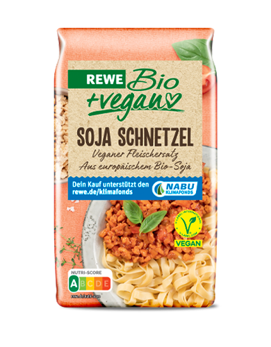 Eine Packung REWE Bio + vegan Soja Schnetzel. 