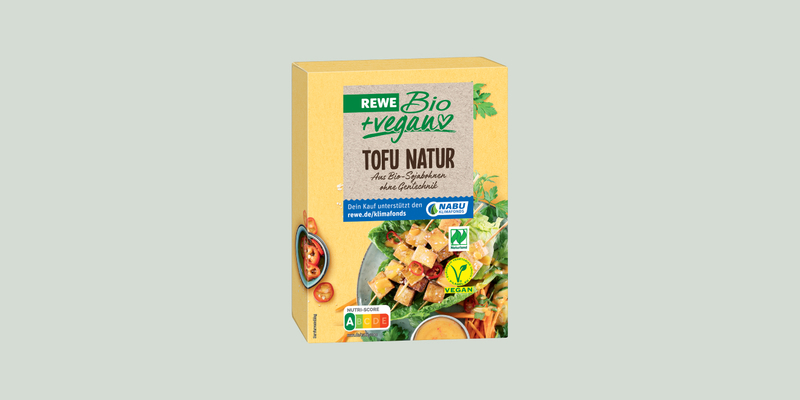 Eine Packung REWE Bio + vegan Tofu Natur.