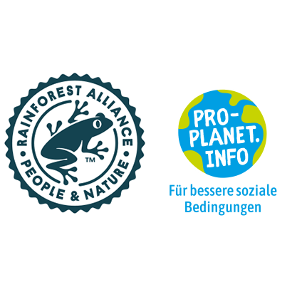 Das Logo der Rainforest Alliance kennzeichnet Bananen von zertifizierten Plantagen.  Das Pro Planet Siegel bekommen nachhaltigere Produkte, die strenge Anforderungen erfüllen.